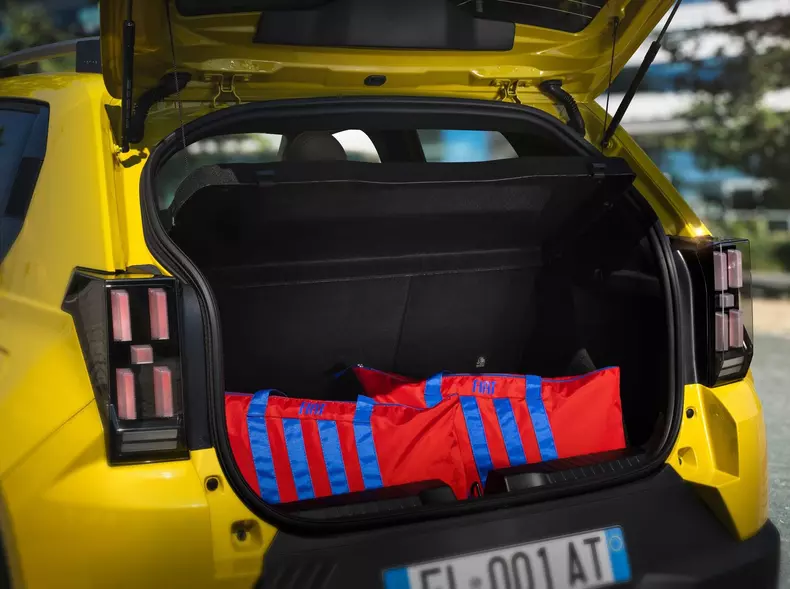 Fiat-Grande_Panda-2025-1600-2d