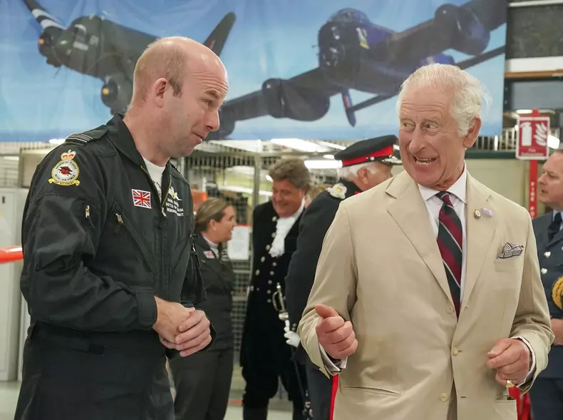 De ce Regele Charles nu mai pilotează avioane. Accidentul care l-a forțat să renunțe la pasiunea sa