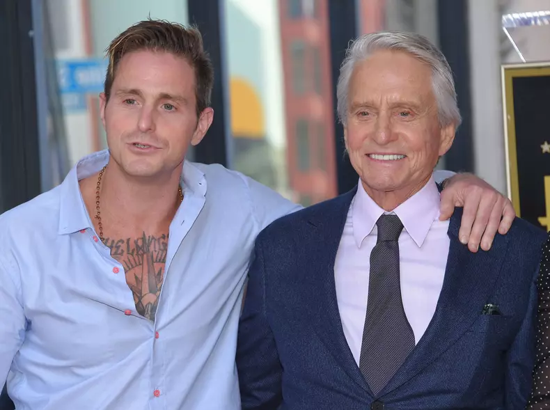 Michael Douglas și Cameron Douglas