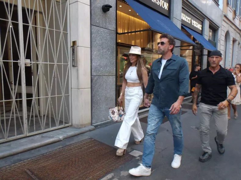 Newlyweds Ben Affleck And Jennifer Lopez Shopping - Milan