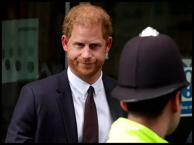 Fratele prințesei Diana îi sare în apărare prințului Harry. Mesajul dur transmis de Charles Spencer