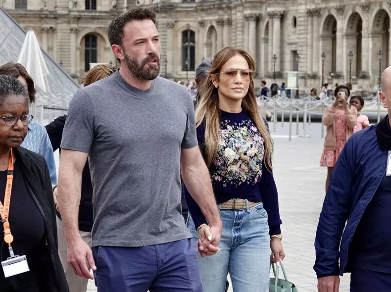 Jennifer Lopez And Ben Affleck Visit The Louvre Museum - Paris