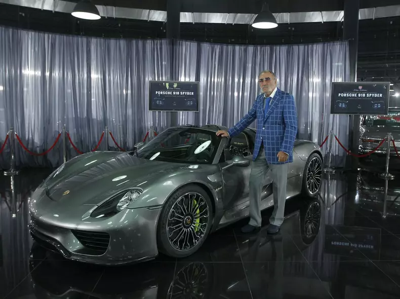 Porsche_918_tiriac_collection_15