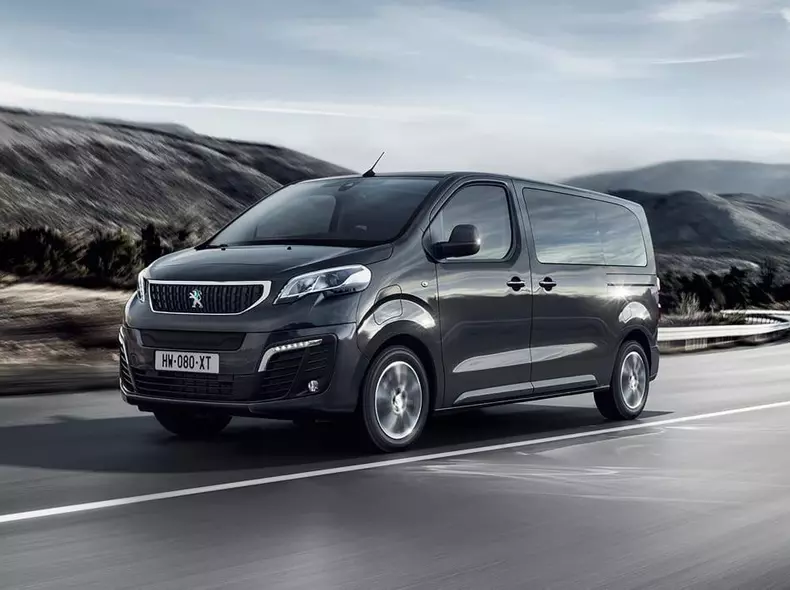 Peugeot-e-Traveller-6