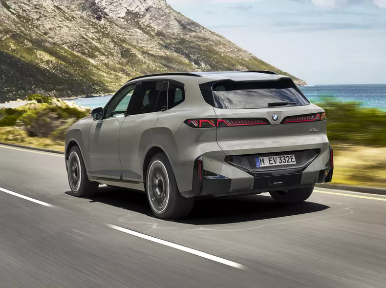 P90645974_highRes_bmw-ix5-60-xdrive-06