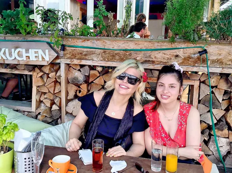 2016 iulie - Loredana si Elena la Berlin