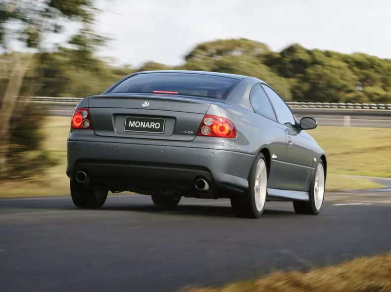 Holden-VZ_Monaro-2004-1600-15