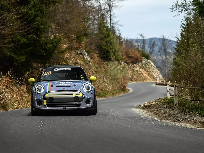 P90462189_highRes_racing-mimi-at-cheil