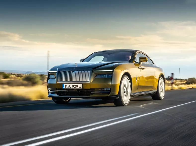 Rolls-Royce-Spectre-2024-1600-0b