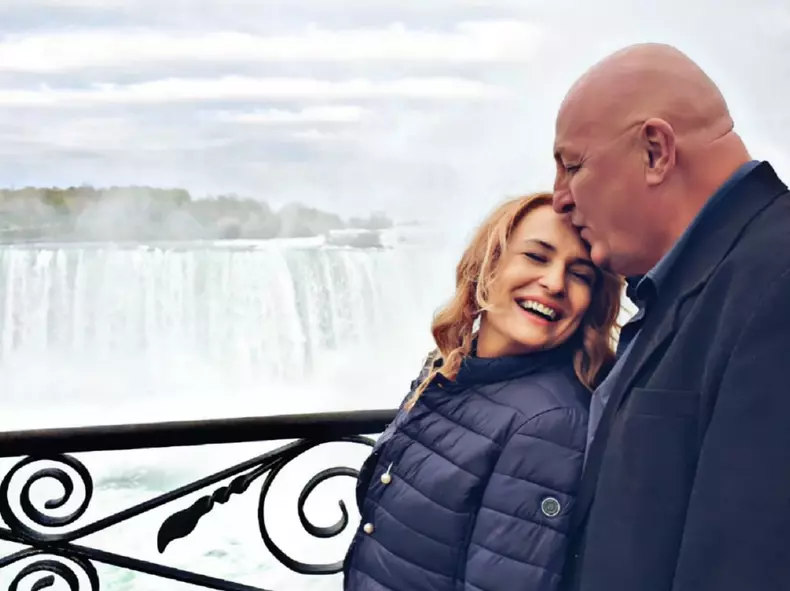 bebe-cotimanis-si-iubita