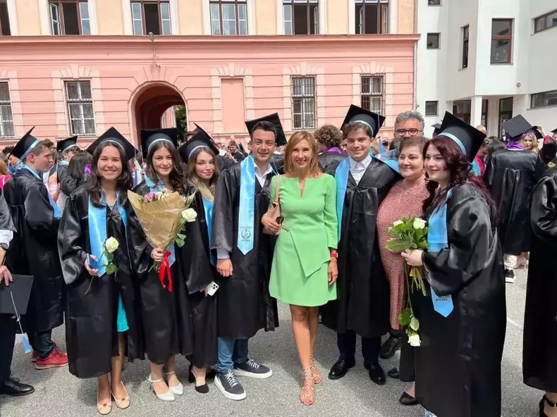 Carmen-Iohannis-1024x767-1