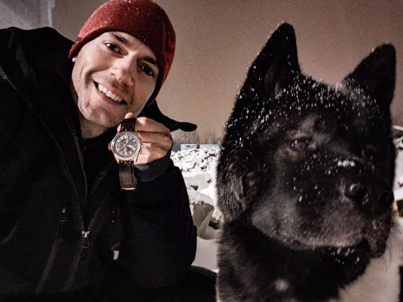 Cum-a-fost-Henry-Cavill-actorul-din-„The-Witcher-salvat-de-cainele-lui-2