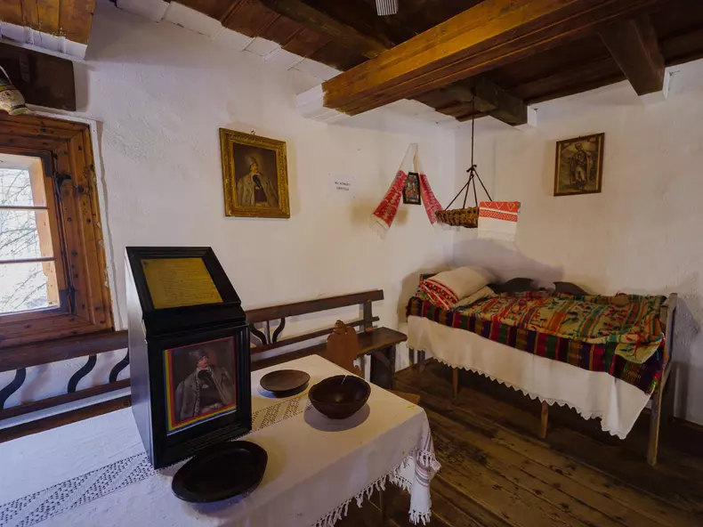 ROventura-Kanal-D.-George-Mihai-si-Andreea-Stravoiu-ajung-in-locuri-de-basm-din-Tara-Motilor-10