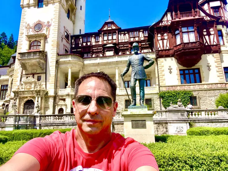 negru-306270681_662951668727865_6480268254174453908_n