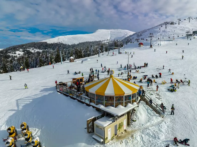 ROventura, 11 februarie 2023. Călătorie fascinantă prin Munții Retezat, spre perla de gheață a Hunedoarei