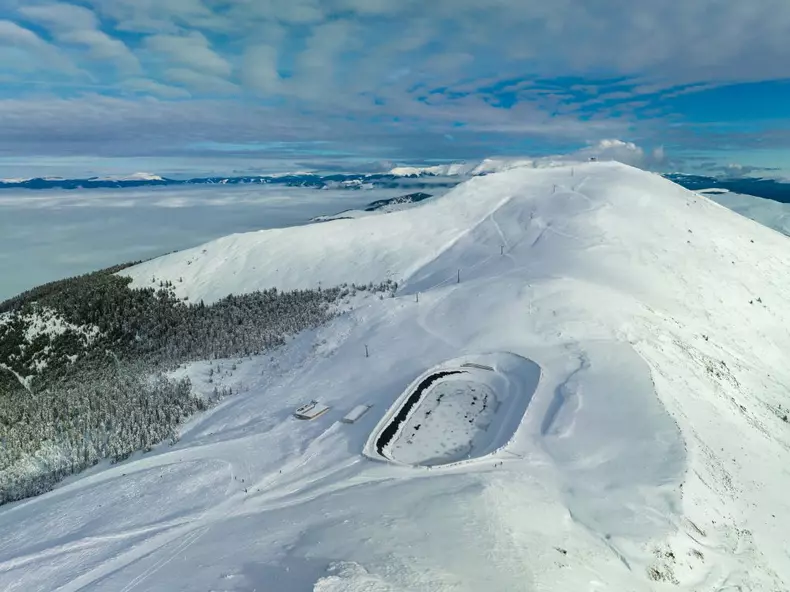 ROventura, 11 februarie 2023. Călătorie fascinantă prin Munții Retezat, spre perla de gheață a Hunedoarei