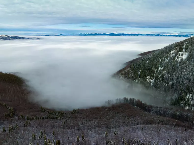 ROventura, 11 februarie 2023. Călătorie fascinantă prin Munții Retezat, spre perla de gheață a Hunedoarei