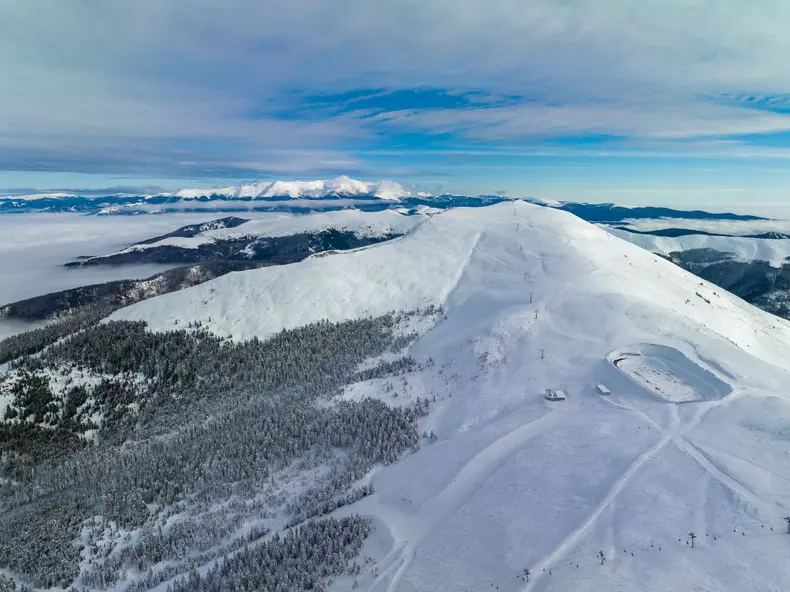 ROventura, 11 februarie 2023. Călătorie fascinantă prin Munții Retezat, spre perla de gheață a Hunedoarei