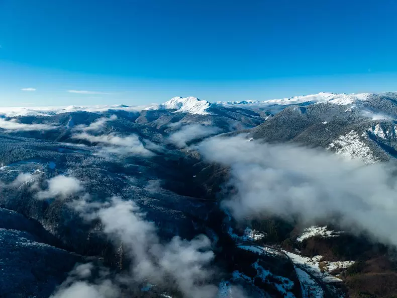 ROventura, 11 februarie 2023. Călătorie fascinantă prin Munții Retezat, spre perla de gheață a Hunedoarei