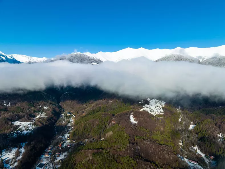 ROventura, 11 februarie 2023. Călătorie fascinantă prin Munții Retezat, spre perla de gheață a Hunedoarei