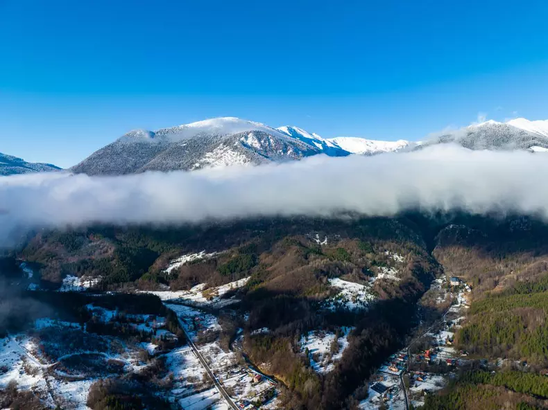 ROventura, 11 februarie 2023. Călătorie fascinantă prin Munții Retezat, spre perla de gheață a Hunedoarei