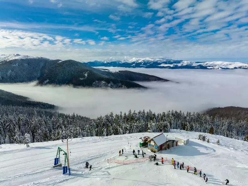 ROventura, 11 februarie 2023. Călătorie fascinantă prin Munții Retezat, spre perla de gheață a Hunedoarei