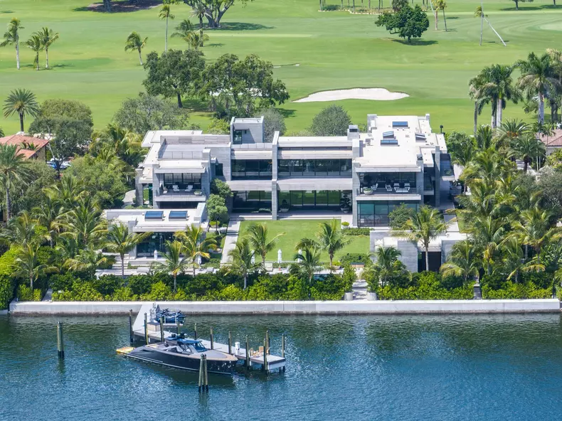 Imagini cu casa lui Tom Brady din Indian Creek, "buncărul miliardarilor"