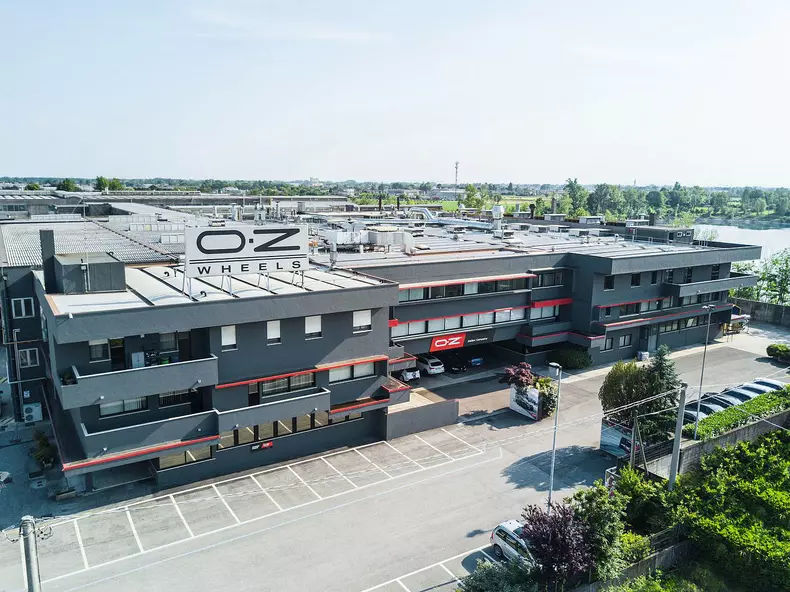 2016 – Restyling HQ OZ