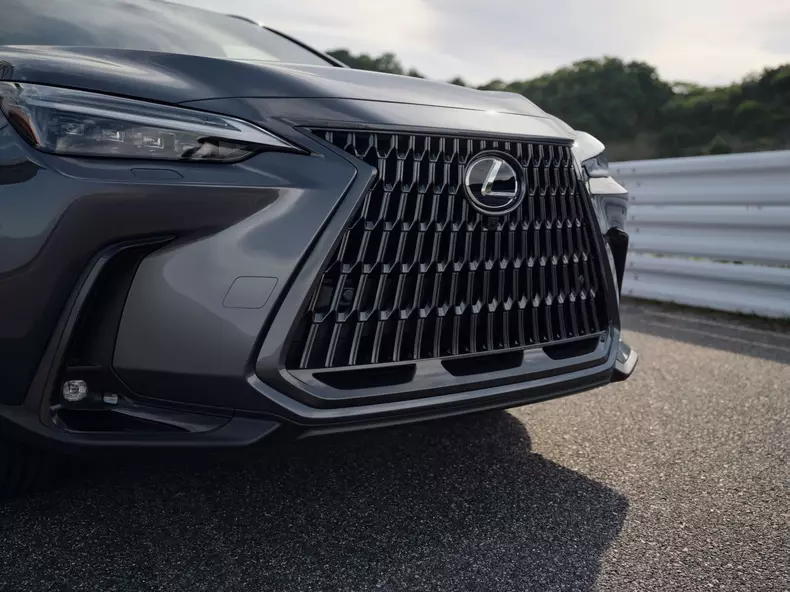 Lexus NX 350h si Lexus NX450h+ 41