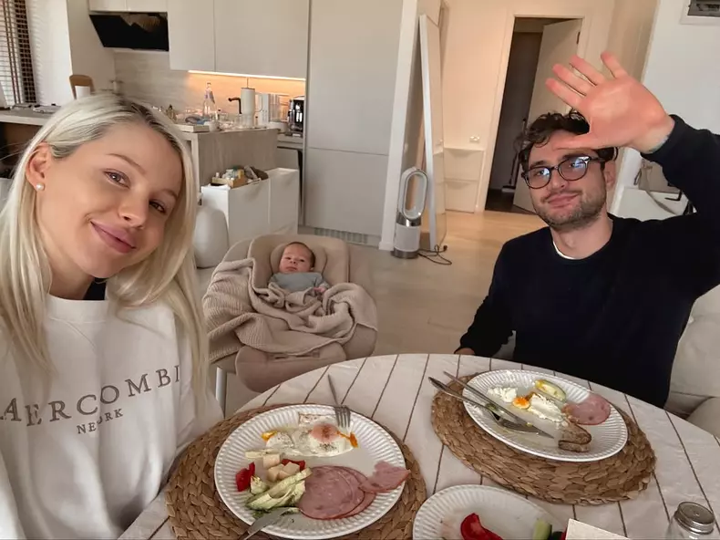 8. Carmen Grebenișan și familia