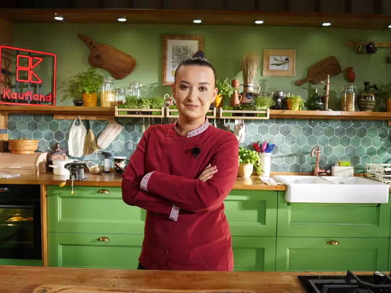 Roxana Blenche, gazda Hello Chef, e non-stop cu oalele pe foc. Cum își face ea vecinii „cei mai fericiți oameni din lume” EXCLUSIV