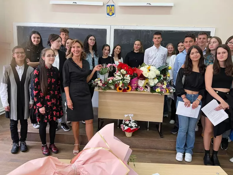 carmen-iohannis-alaturi-de-noii-elevi