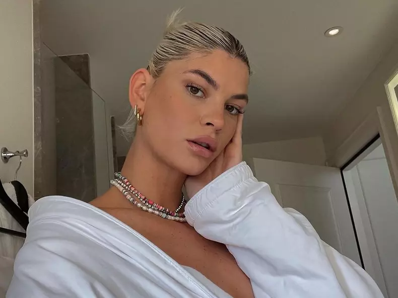 laura-giurcanu-s-a-sarutat-cu-fiul-andreei-esca-dupa-care-a-iesit-la-intalnire-cu-fostul-iubit-pe-cine-va-alege-influencerita