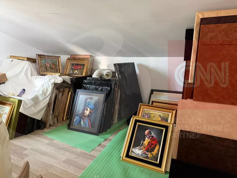 surse-4-600-de-tablouri-3-600-de-sticle-de-bautura-si-ceasuri-de-lux-originale-ce-avea-de-fapt-in-depozit-generalul-zisu-956018