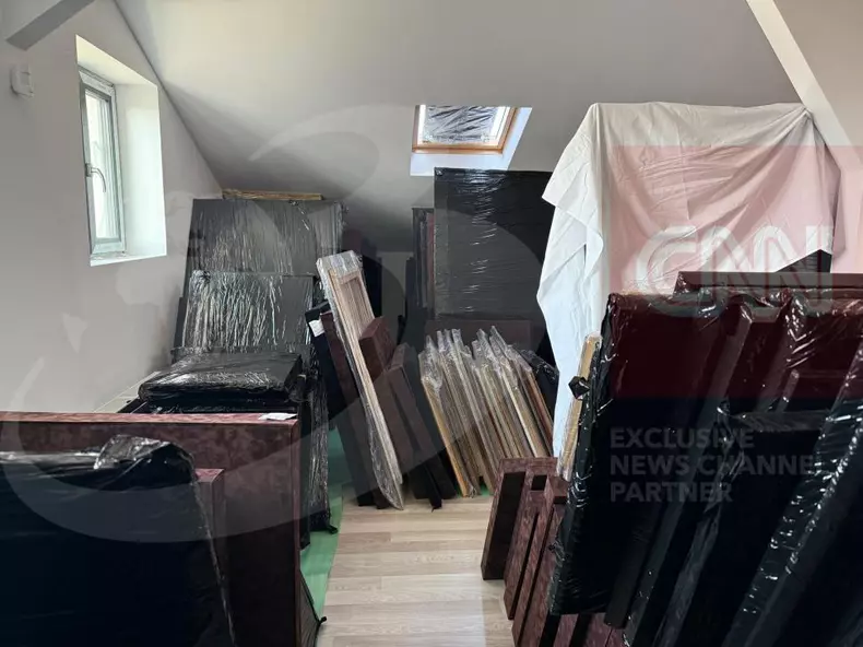 surse-4-600-de-tablouri-3-600-de-sticle-de-bautura-si-ceasuri-de-lux-originale-ce-avea-de-fapt-in-depozit-generalul-zisu-956022