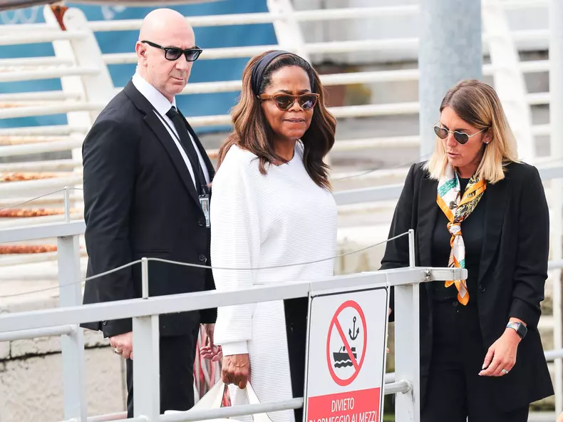 Venice, Bezos - Sanchez Wedding: - day 3 - arrivals at the airport