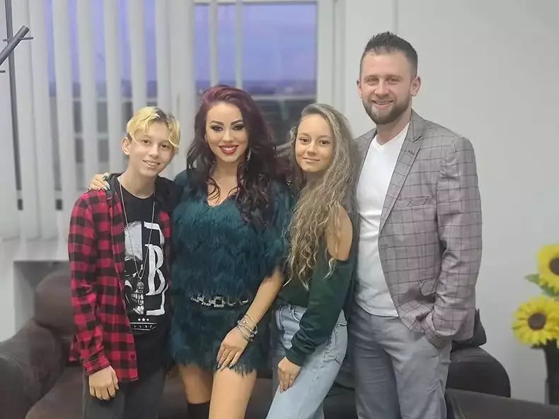 larisa-dragulescu-si-familia-1