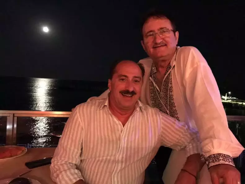 cati-bani-cer-Romica-Tociu-si-Cornel-Palade-pentru-o-ora-de-spectacol-11