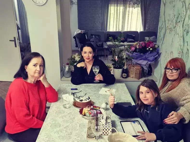 mioara-roman-si-nepoata-sa-isabela-1