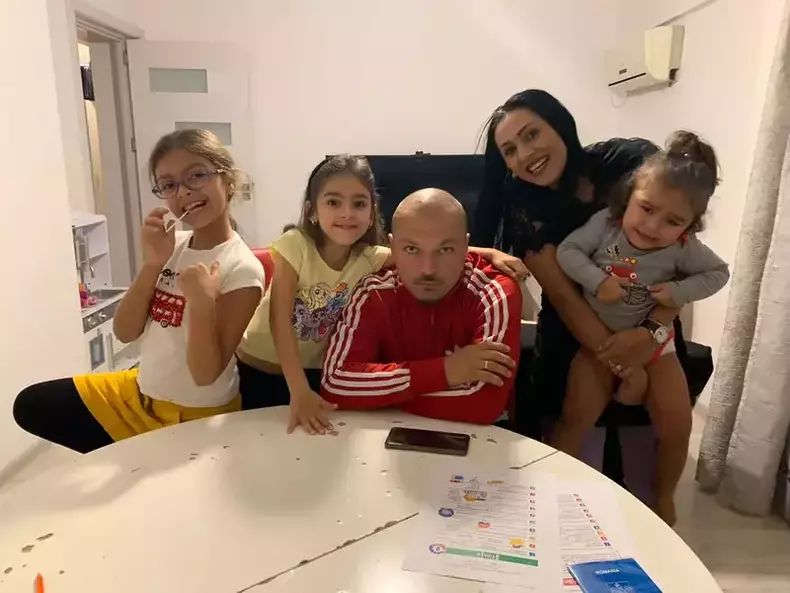 puya si familia lui
