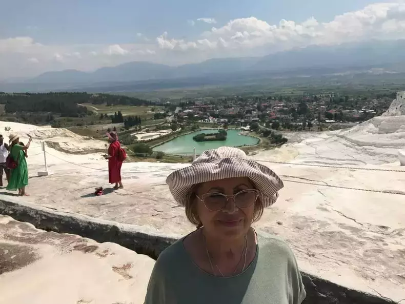 Angela Zahiu7