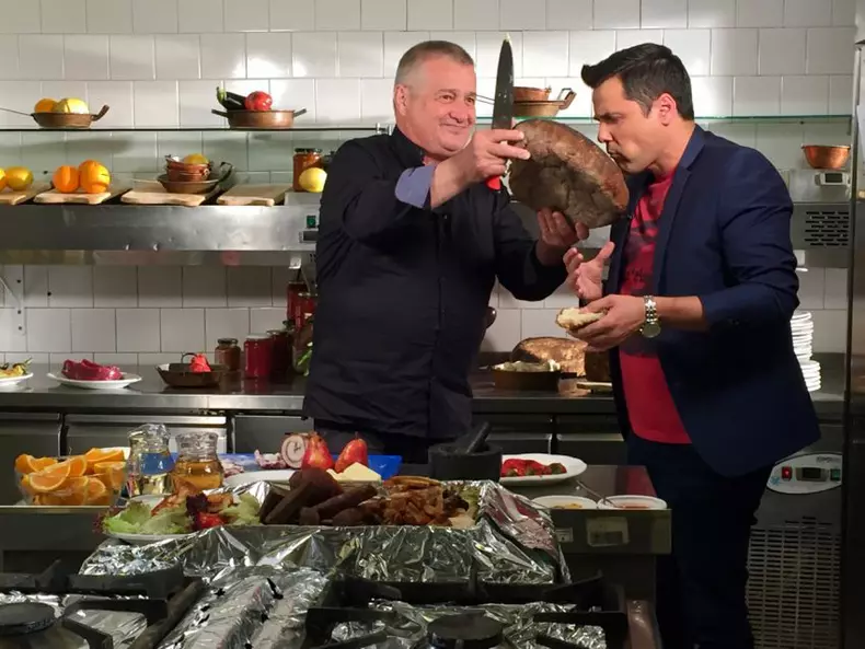 Cove este invitatul săptămânii în bucătăria lui Dinescu, la „Politică şi delicateţuri” (4)