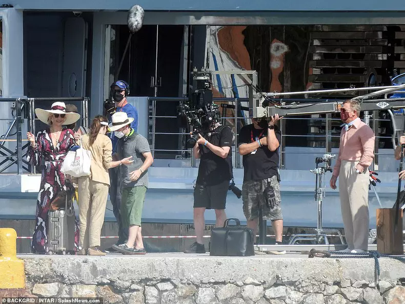 Au început filmările la Knives Out 2, în Grecia. Primele fotografii cu Kate Hudson și Daniel Craig (5)