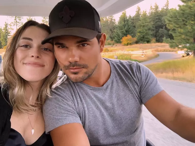 Taylor-Lautner-si-iubita-lui-s-au-logodit-2
