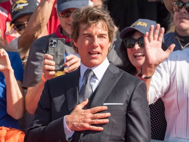 Tom Cruise, reacție neașteptată. Ce le-a spus prietenilor, după ce a aflat că Shakira a fost cucerită de Lewis Hamilton
