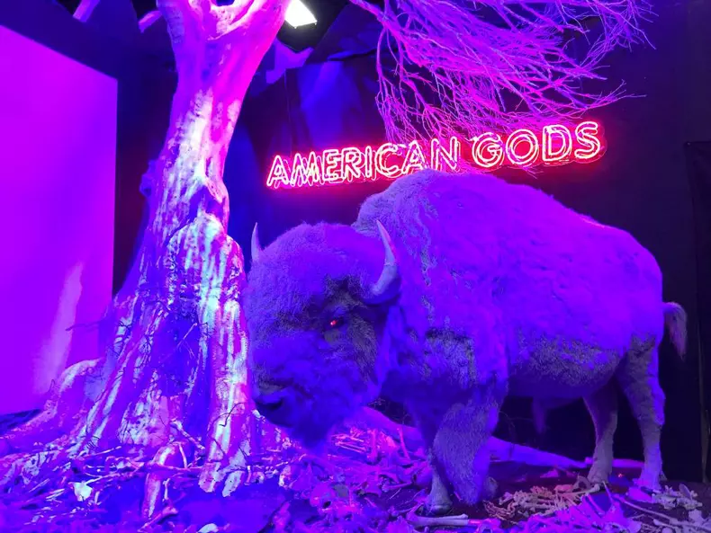 Serialul „American Gods” („Zei americani”) va avea premiera în aprilie (2)