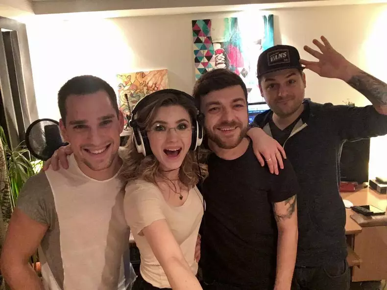 Vlad, Criss, Ionut Radu - iSerialul “Când mama nu-i acasă” are premiera la Happy Channel pe 13 martie