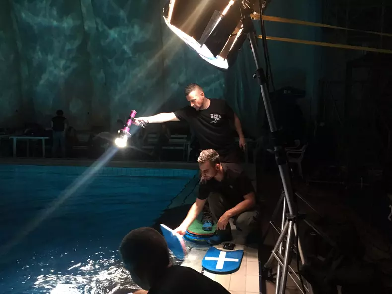 Absenta serial AXN 2017 (4)