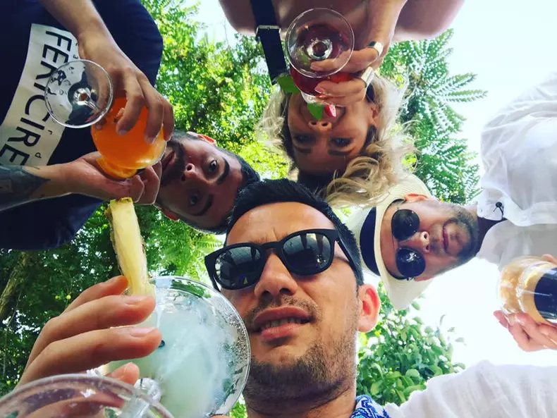 Au început filmările pentru „Aventură cu 4 stele” (Antena 1). Cine sunt primele vedete care au plecat în Grecia (8)