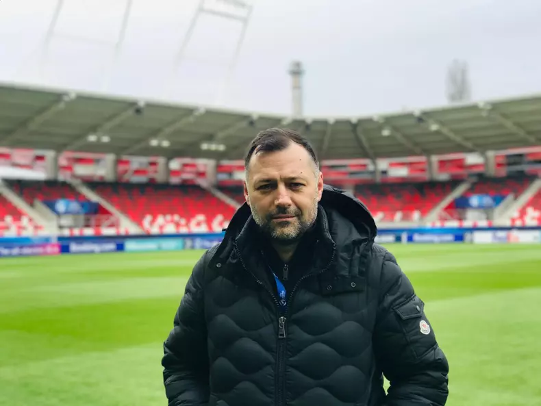 Marian Olalnos la Arena Bozsik din Budapesta